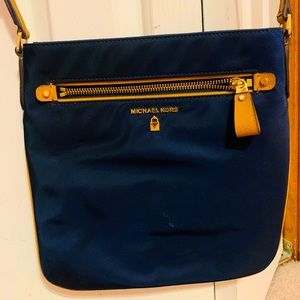Micheal kors navy crossbody bag